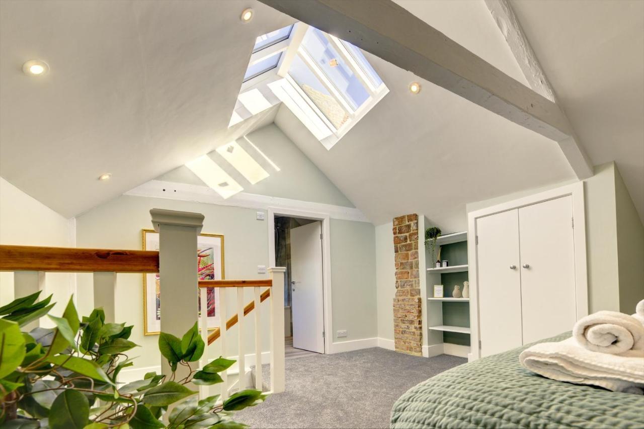 The Nook - A Modern 2 Bedroom Loft With Parking Ripon Kültér fotó