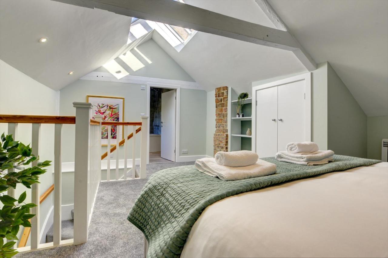 The Nook - A Modern 2 Bedroom Loft With Parking Ripon Kültér fotó