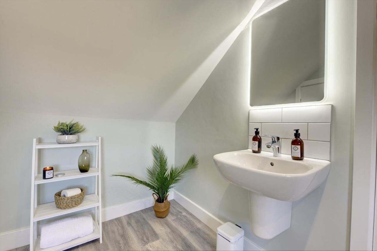 The Nook - A Modern 2 Bedroom Loft With Parking Ripon Kültér fotó